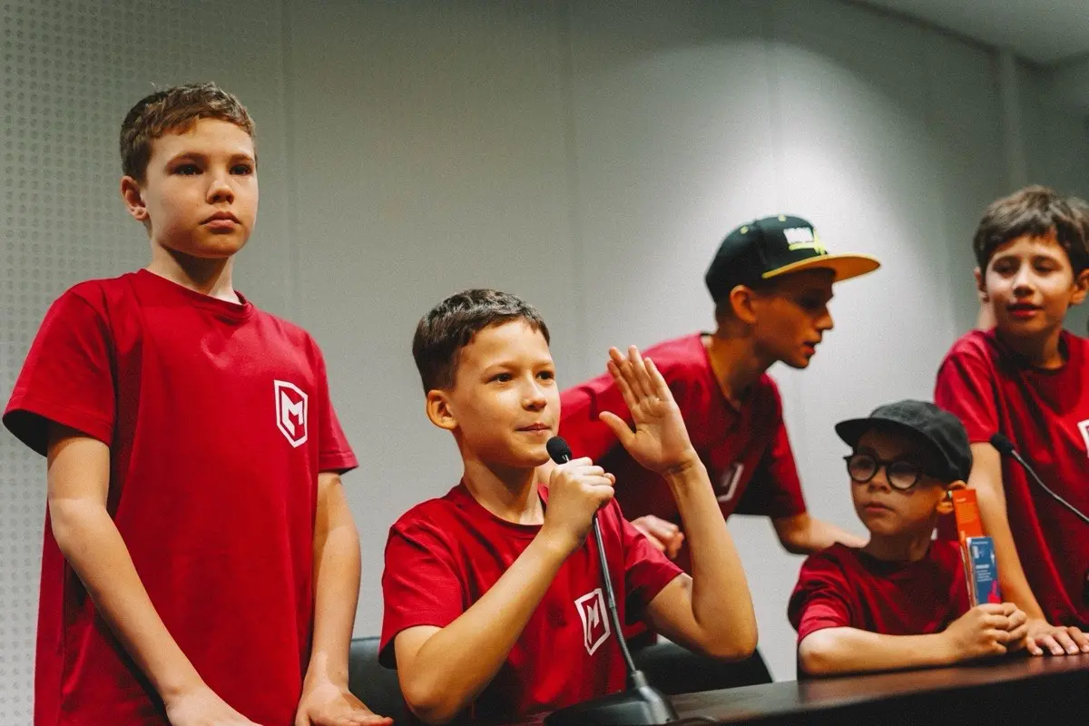 Пресс-конференция – дети с микрофоном