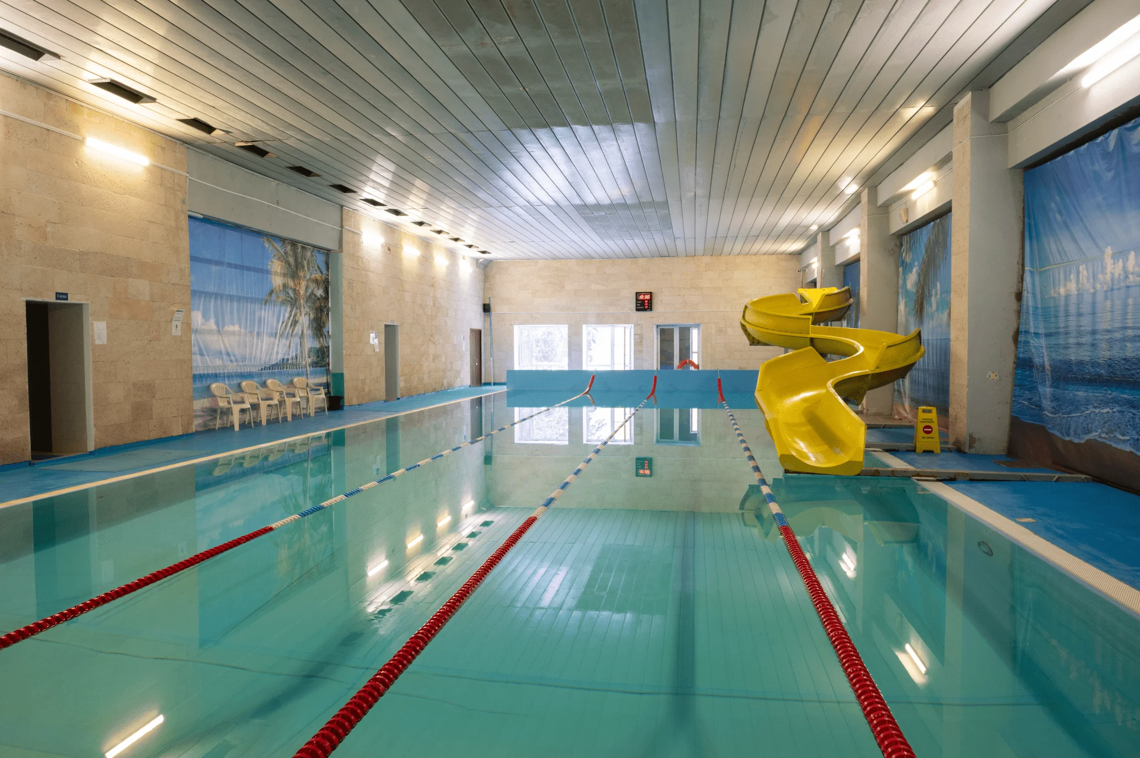 Бассейн с горкой на выездном сборе Метеор