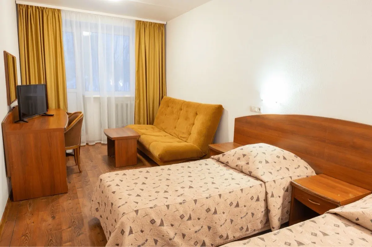 Номер проживания – с диваном