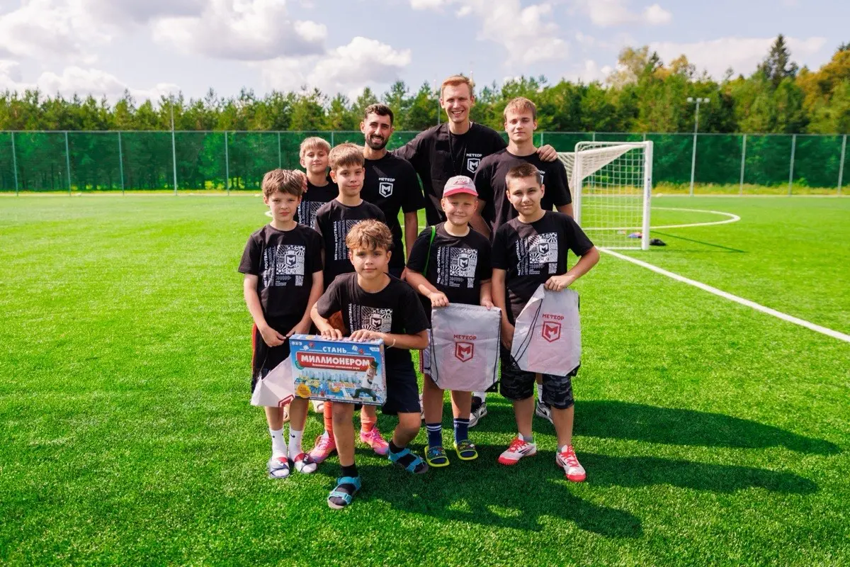 Награждение на школьном сборе Метеор