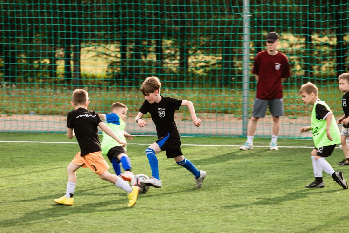 Дневной футбольный лагерь в школах Москвы — Метеор