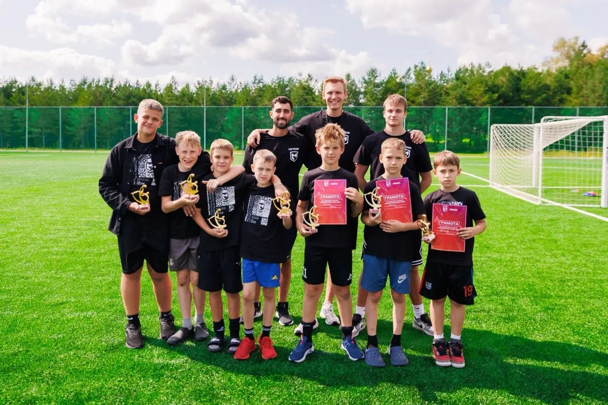 Дети на выездном летнем сборе