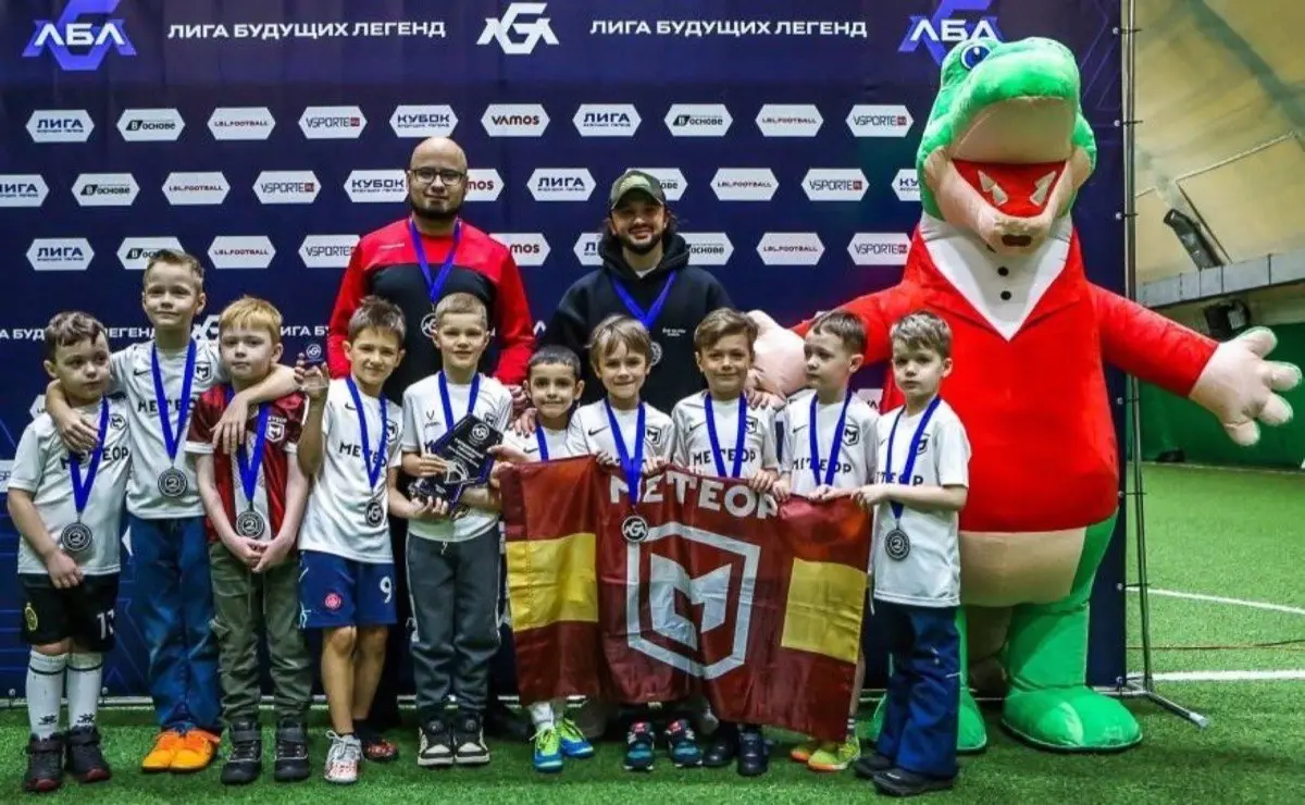 Базовые техники футбола для детей: от дриблинга до удара