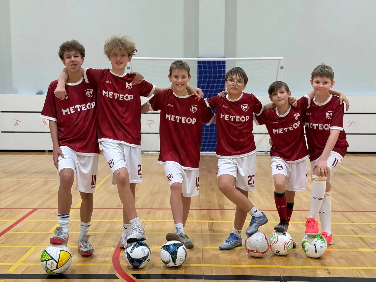 Клубная форма и мерч футбольной школы Метеор